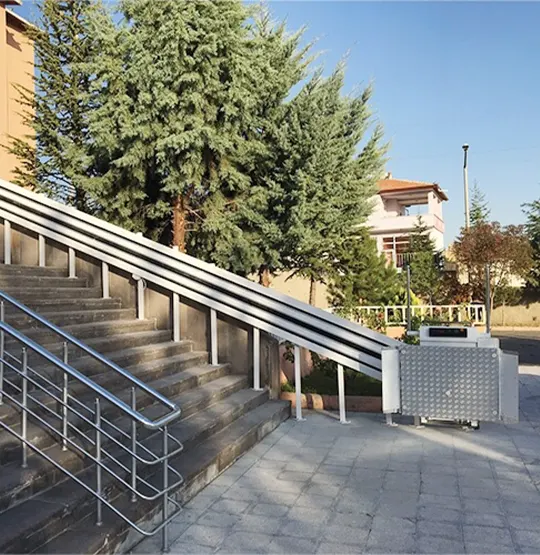Merdiven tipi engelli platformu